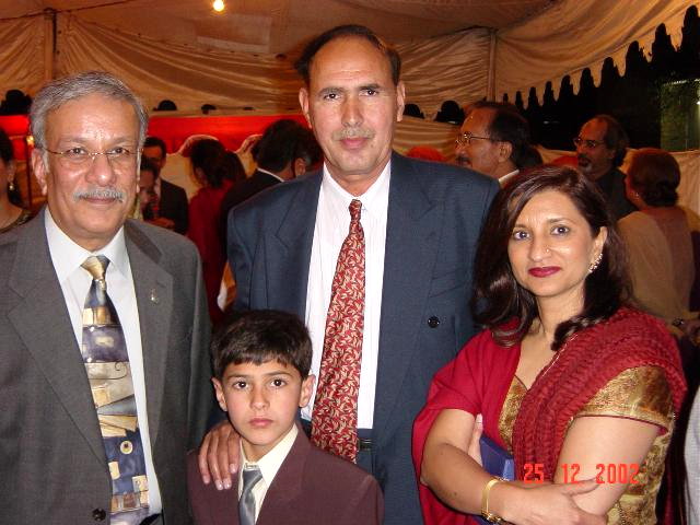 2002-12-25-(IS)Muneer shikari with Jaffar khan and Aziza shad